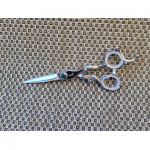 Yoshi 5.25" Dragon Art range scissor. Japan super Alloy!