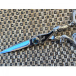 Yoshi 5.25" Dragon Art range scissor. Japan super Alloy!