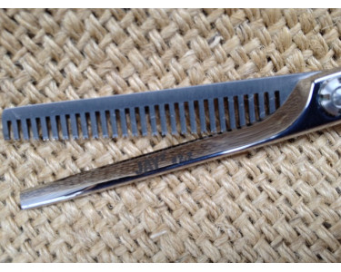 Jaguar "Jay2" # 2.2  5.5" 28 Tooth Thinning, texturing Scissor.